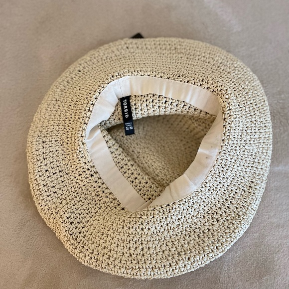 Torrid Natural Straw Cruiser Hat - Size S/M - Picture 4 of 6